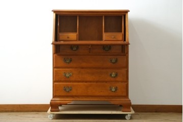 中古　横浜クラシック家具　ダニエル(Daniel)　アーリーアメリカン　A-304P　気品漂うライティングビューロー　定価約53万4千円　(R-080364)