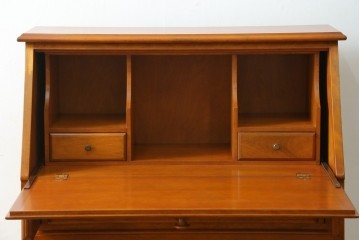 中古　横浜クラシック家具　ダニエル(Daniel)　アーリーアメリカン　A-304P　気品漂うライティングビューロー　定価約53万4千円　(R-080364)