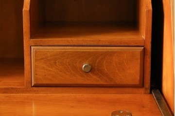 中古　横浜クラシック家具　ダニエル(Daniel)　アーリーアメリカン　A-304P　気品漂うライティングビューロー　定価約53万4千円　(R-080364)