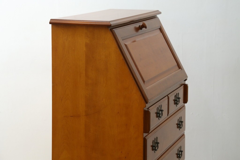中古　横浜クラシック家具　ダニエル(Daniel)　アーリーアメリカン　A-304P　気品漂うライティングビューロー　定価約53万4千円　(R-080364)