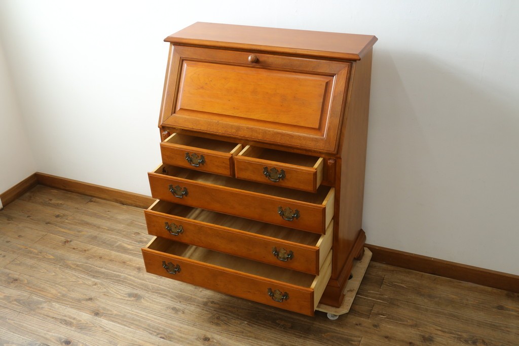 中古　横浜クラシック家具　ダニエル(Daniel)　アーリーアメリカン　A-304P　気品漂うライティングビューロー　定価約53万4千円　(R-080364)