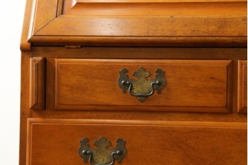 中古　横浜クラシック家具　ダニエル(Daniel)　アーリーアメリカン　A-304P　気品漂うライティングビューロー　定価約53万4千円　(R-080364)