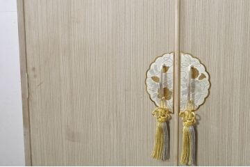 中古　伝統工芸士　頓所芳男作　脚(台輪)付きリメイク　繊細なデザインの金具が魅力的な加茂桐箪笥(胴厚、総桐たんす、和たんす、着物箪笥、衣装箪笥)(R-080365)