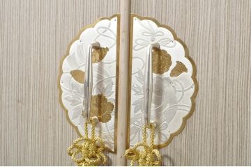 中古　伝統工芸士　頓所芳男作　脚(台輪)付きリメイク　繊細なデザインの金具が魅力的な加茂桐箪笥(胴厚、総桐たんす、和たんす、着物箪笥、衣装箪笥)(R-080365)