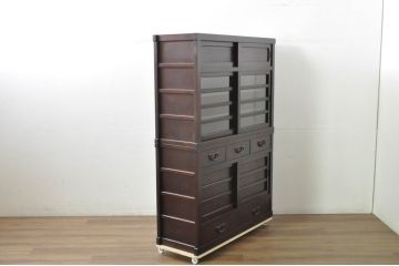 中古　美品　落ち着いた色合いが大人な雰囲気を醸し出す二段重ね水屋箪笥(食器棚、キャビネット、茶箪笥、収納棚、戸棚、バラ売り可能)(R-080370)