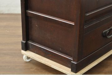 中古　美品　落ち着いた色合いが大人な雰囲気を醸し出す二段重ね水屋箪笥(食器棚、キャビネット、茶箪笥、収納棚、戸棚、バラ売り可能)(R-080370)