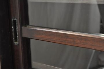 中古　美品　落ち着いた色合いが大人な雰囲気を醸し出す二段重ね水屋箪笥(食器棚、キャビネット、茶箪笥、収納棚、戸棚、バラ売り可能)(R-080370)