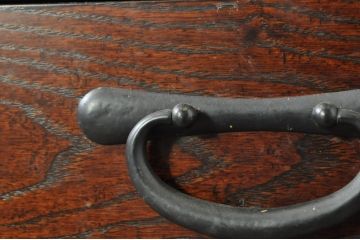 中古　美品　落ち着いた色合いが大人な雰囲気を醸し出す二段重ね水屋箪笥(食器棚、キャビネット、茶箪笥、収納棚、戸棚、バラ売り可能)(R-080370)