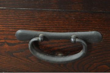 中古　美品　落ち着いた色合いが大人な雰囲気を醸し出す二段重ね水屋箪笥(食器棚、キャビネット、茶箪笥、収納棚、戸棚、バラ売り可能)(R-080370)