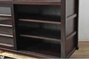 中古　美品　落ち着いた色合いが大人な雰囲気を醸し出す水屋箪笥サイドボード(食器棚、サイドキャビネット、収納棚、戸棚)(R-080371)