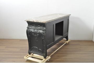 フランスアンティーク　高級品　天板大理石　ペイント仕上げ限定　クラシカルな佇まいの側面収納付きカービングサイドボード(大理石天板、カウンターテーブル、収納棚、戸棚、店舗什器)(R-080373)