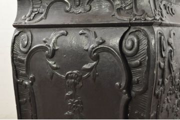 フランスアンティーク　高級品　天板大理石　ペイント仕上げ限定　クラシカルな佇まいの側面収納付きカービングサイドボード(大理石天板、カウンターテーブル、収納棚、戸棚、店舗什器)(R-080373)