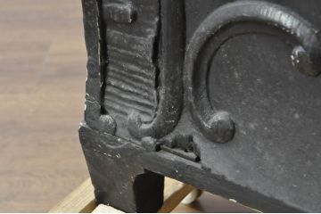 フランスアンティーク　高級品　天板大理石　ペイント仕上げ限定　クラシカルな佇まいの側面収納付きカービングサイドボード(大理石天板、カウンターテーブル、収納棚、戸棚、店舗什器)(R-080373)