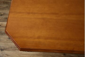 中古　横浜クラシック家具　ダニエル(daniel)　収納棚付き!　クラシカルな佇まいが魅力的な低めサイズのダイニングテーブル(4人掛けダイニングテーブル、収納棚、戸棚)(定価約40万円)(R-080375)