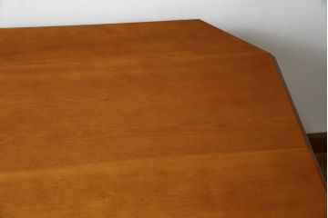 中古　横浜クラシック家具　ダニエル(daniel)　収納棚付き!　クラシカルな佇まいが魅力的な低めサイズのダイニングテーブル(4人掛けダイニングテーブル、収納棚、戸棚)(定価約40万円)(R-080375)