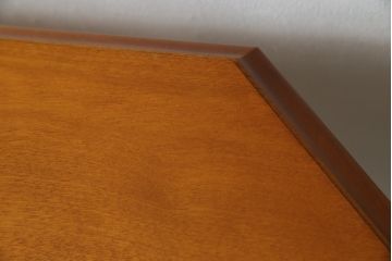 中古　横浜クラシック家具　ダニエル(daniel)　収納棚付き!　クラシカルな佇まいが魅力的な低めサイズのダイニングテーブル(4人掛けダイニングテーブル、収納棚、戸棚)(定価約40万円)(R-080375)