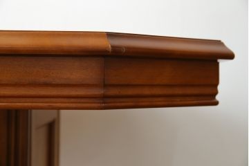 中古　横浜クラシック家具　ダニエル(daniel)　収納棚付き!　クラシカルな佇まいが魅力的な低めサイズのダイニングテーブル(4人掛けダイニングテーブル、収納棚、戸棚)(定価約40万円)(R-080375)