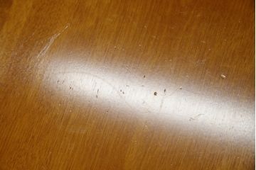 中古　横浜クラシック家具　ダニエル(daniel)　収納棚付き!　クラシカルな佇まいが魅力的な低めサイズのダイニングテーブル(4人掛けダイニングテーブル、収納棚、戸棚)(定価約40万円)(R-080375)