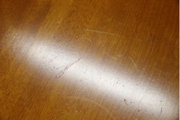 中古　横浜クラシック家具　ダニエル(daniel)　収納棚付き!　クラシカルな佇まいが魅力的な低めサイズのダイニングテーブル(4人掛けダイニングテーブル、収納棚、戸棚)(定価約40万円)(R-080375)