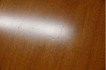 中古　横浜クラシック家具　ダニエル(daniel)　収納棚付き!　クラシカルな佇まいが魅力的な低めサイズのダイニングテーブル(4人掛けダイニングテーブル、収納棚、戸棚)(定価約40万円)(R-080375)