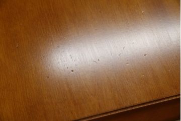 中古　横浜クラシック家具　ダニエル(daniel)　収納棚付き!　クラシカルな佇まいが魅力的な低めサイズのダイニングテーブル(4人掛けダイニングテーブル、収納棚、戸棚)(定価約40万円)(R-080375)