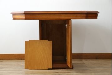 中古　横浜クラシック家具　ダニエル(daniel)　収納棚付き!　クラシカルな佇まいが魅力的な低めサイズのダイニングテーブル(4人掛けダイニングテーブル、収納棚、戸棚)(定価約40万円)(R-080375)