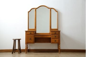 中古　希少な廃盤品!!　横浜ダニエル(daniel)　気品漂う洗練されたデザインが魅力的!! 珍しい三面鏡付きドレッサー(鏡台、化粧台、ミラー)(定価約85万円)(R-080376)
