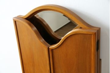中古　希少な廃盤品!!　横浜ダニエル(daniel)　気品漂う洗練されたデザインが魅力的!! 珍しい三面鏡付きドレッサー(鏡台、化粧台、ミラー)(定価約85万円)(R-080376)