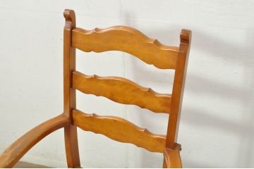 中古　横浜クラシック家具　ダニエル(daniel)　A-549　凝った脚のデザインが魅力的なラダーバックアームチェア(ダイニングチェア、チェア、椅子、イス)(定価約18万円)(R-80377)