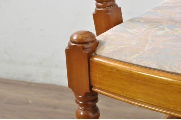 中古　横浜クラシック家具　ダニエル(daniel)　A-549　凝った脚のデザインが魅力的なラダーバックアームチェア(ダイニングチェア、チェア、椅子、イス)(定価約18万円)(R-80377)