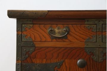 中古　美品　李朝　作りの良い真鍮(しんちゅう)金具が魅力的なキャビネット(サイドキャビネット、サイドテーブル、箪笥、収納棚、戸棚)(R-080379)