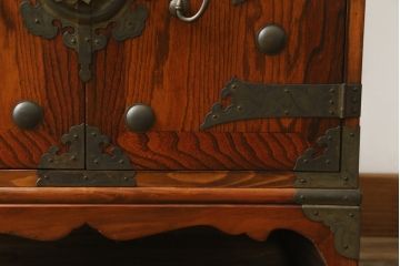 中古　美品　李朝　作りの良い真鍮(しんちゅう)金具が魅力的なキャビネット(サイドキャビネット、サイドテーブル、箪笥、収納棚、戸棚)(R-080379)