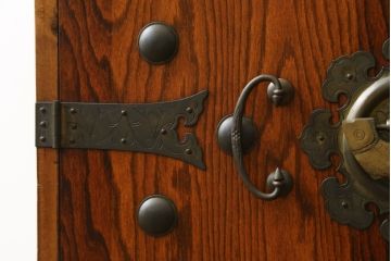 中古　美品　李朝　作りの良い真鍮(しんちゅう)金具が魅力的なキャビネット(サイドキャビネット、サイドテーブル、箪笥、収納棚、戸棚)(R-080379)