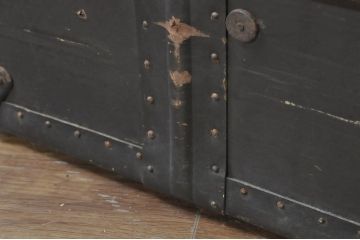 ビンテージ雑貨　希少サイズ!!　サイズが良いね!小振りで作りの良い船トランク(舟トランク、ブランケットボックス、トランクテーブル、ディスプレイ雑貨、収納箱、店舗什器、ヴィンテージ)(R-080380)