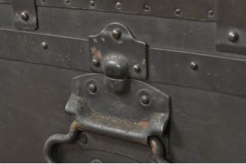ビンテージ雑貨　希少サイズ!!　サイズが良いね!小振りで作りの良い船トランク(舟トランク、ブランケットボックス、トランクテーブル、ディスプレイ雑貨、収納箱、店舗什器、ヴィンテージ)(R-080380)