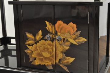 中古　美品!!　輪島塗り　蒔絵入りの小振りな飾り棚(違い棚、収納棚、戸棚)(定価約220万円)(R-080381)