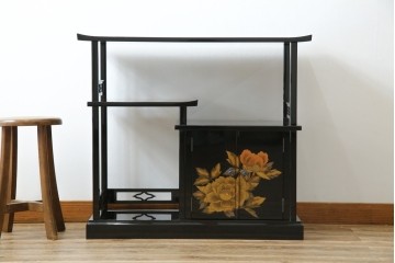 中古　美品!!　輪島塗り　蒔絵入りの小振りな飾り棚　定価約220万円相当　(R-080381)