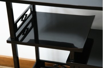 中古　美品!!　輪島塗り　蒔絵入りの小振りな飾り棚　定価約220万円相当　(R-080381)