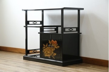 中古　美品!!　輪島塗り　蒔絵入りの小振りな飾り棚　定価約220万円相当　(R-080381)