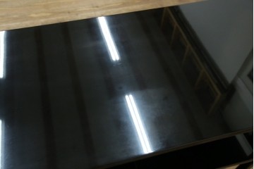 中古　美品!!　輪島塗り　蒔絵入りの小振りな飾り棚　定価約220万円相当　(R-080381)