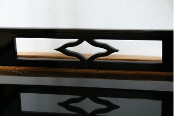 中古　美品!!　輪島塗り　蒔絵入りの小振りな飾り棚　定価約220万円相当　(R-080381)