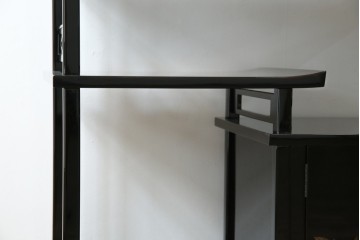 中古　美品!!　輪島塗り　蒔絵入りの小振りな飾り棚　定価約220万円相当　(R-080381)