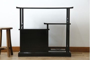 中古　美品!!　輪島塗り　蒔絵入りの小振りな飾り棚　定価約220万円相当　(R-080381)