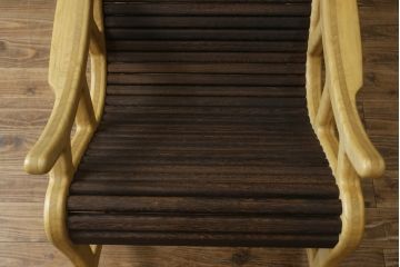 中古　美品　イシモクコーポレーション　桐子モダン　落ち着きのあるくつろぎ空間を演出してくれるロッキングチェア(アームチェア、椅子、イス、揺り椅子)(定価約32万円)(R-080385)