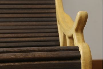 中古　美品　イシモクコーポレーション　桐子モダン　落ち着きのあるくつろぎ空間を演出してくれるロッキングチェア(アームチェア、椅子、イス、揺り椅子)(定価約32万円)(R-080385)