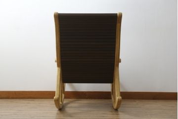 中古　美品　イシモクコーポレーション　桐子モダン　落ち着きのあるくつろぎ空間を演出してくれるロッキングチェア(アームチェア、椅子、イス、揺り椅子)(定価約32万円)(R-080385)