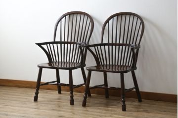 中古　美品　松本民芸家具　509C型　美しいシルエットが目を引くウィンザーチェア2脚セット(アームチェア、板座チェア、椅子、イス、バラ売り可能)(定価2脚で約34万円)(R-080386)