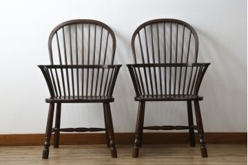 中古　美品　松本民芸家具　509C型　美しいシルエットが目を引くウィンザーチェア2脚セット(アームチェア、板座チェア、椅子、イス、バラ売り可能)(定価2脚で約34万円)(R-080386)