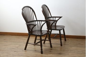中古　美品　松本民芸家具　509C型　美しいシルエットが目を引くウィンザーチェア2脚セット(アームチェア、板座チェア、椅子、イス、バラ売り可能)(定価2脚で約34万円)(R-080386)