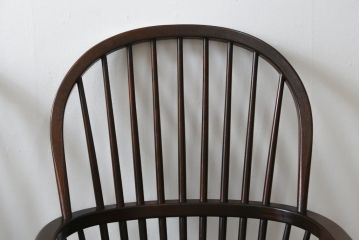 中古　美品　松本民芸家具　509C型　美しいシルエットが目を引くウィンザーチェア2脚セット(アームチェア、板座チェア、椅子、イス、バラ売り可能)(定価2脚で約34万円)(R-080386)
